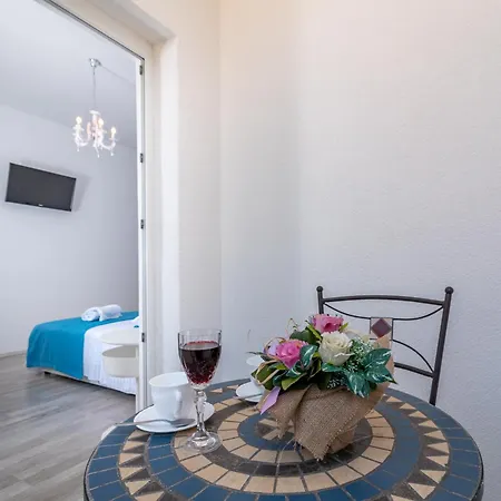 לינה וארוחת בוקר Lux 4*