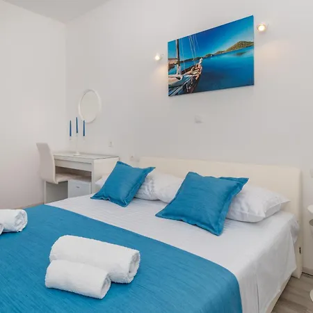 Lux לינה וארוחת בוקר