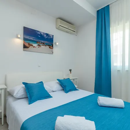 לינה וארוחת בוקר Lux 4*