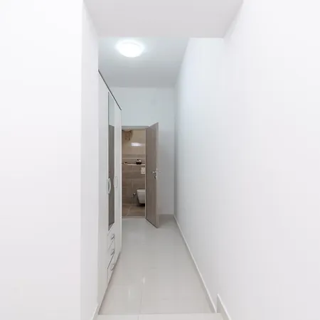 Lux לינה וארוחת בוקר 4*