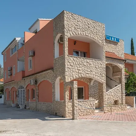 Lux Bed & Breakfast